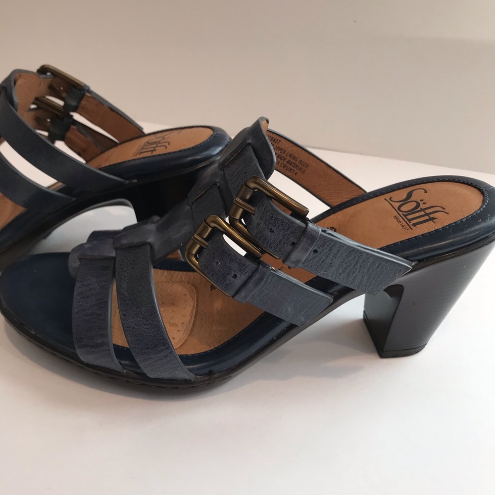 Woman’s Sofft Brand Blue Sandals. - Picture 2 of 8